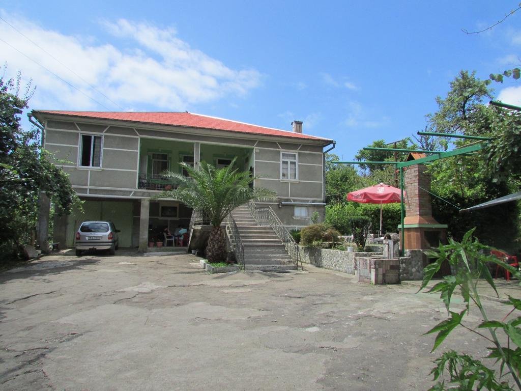 Joni Guest House Батуми Екстериор снимка
