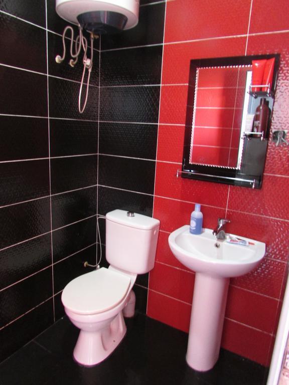 Joni Guest House Батуми Екстериор снимка