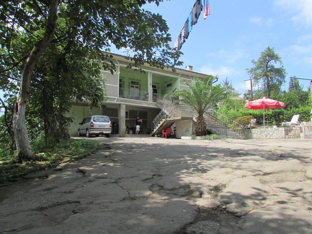 Joni Guest House Батуми Екстериор снимка
